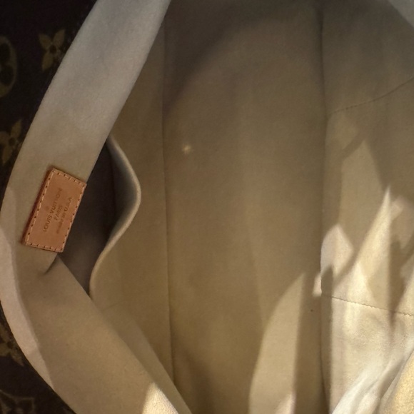 Authentic Louis Vuitton Artsy MM - Picture 7 of 15